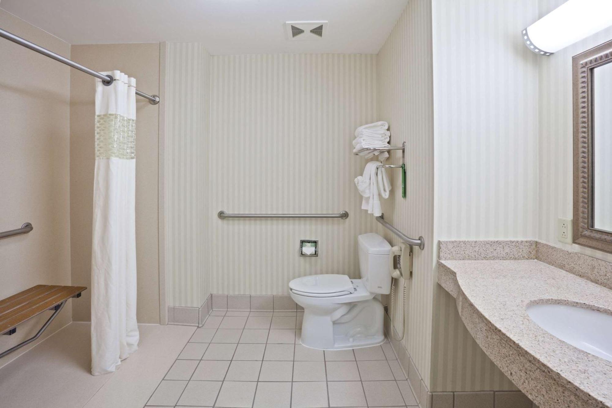 Hampton Inn Ιθάκη Εξωτερικό φωτογραφία